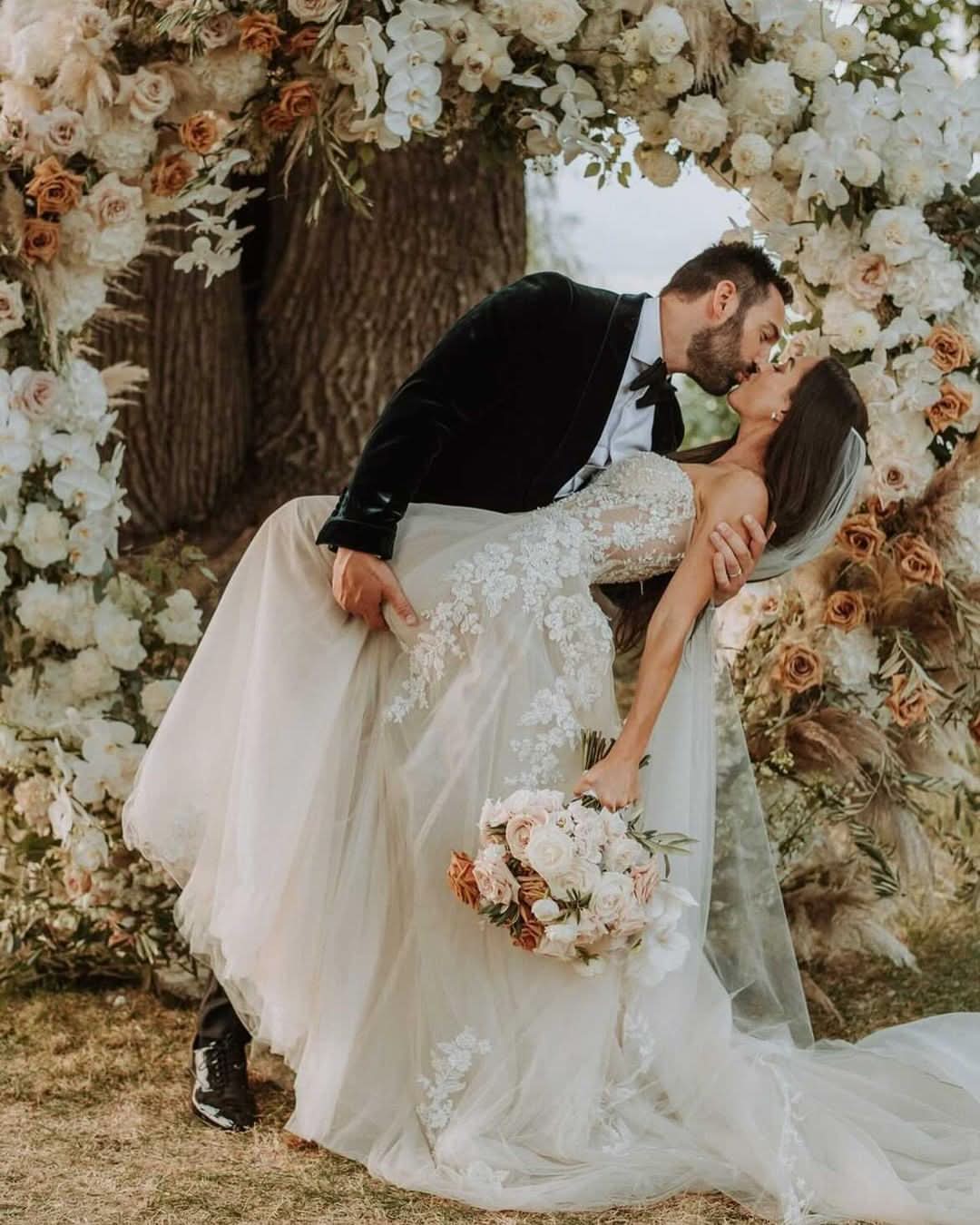 Romantic Backless A-Line Floor-Length Wedding Dress with Sweetheart Lace BM bride
