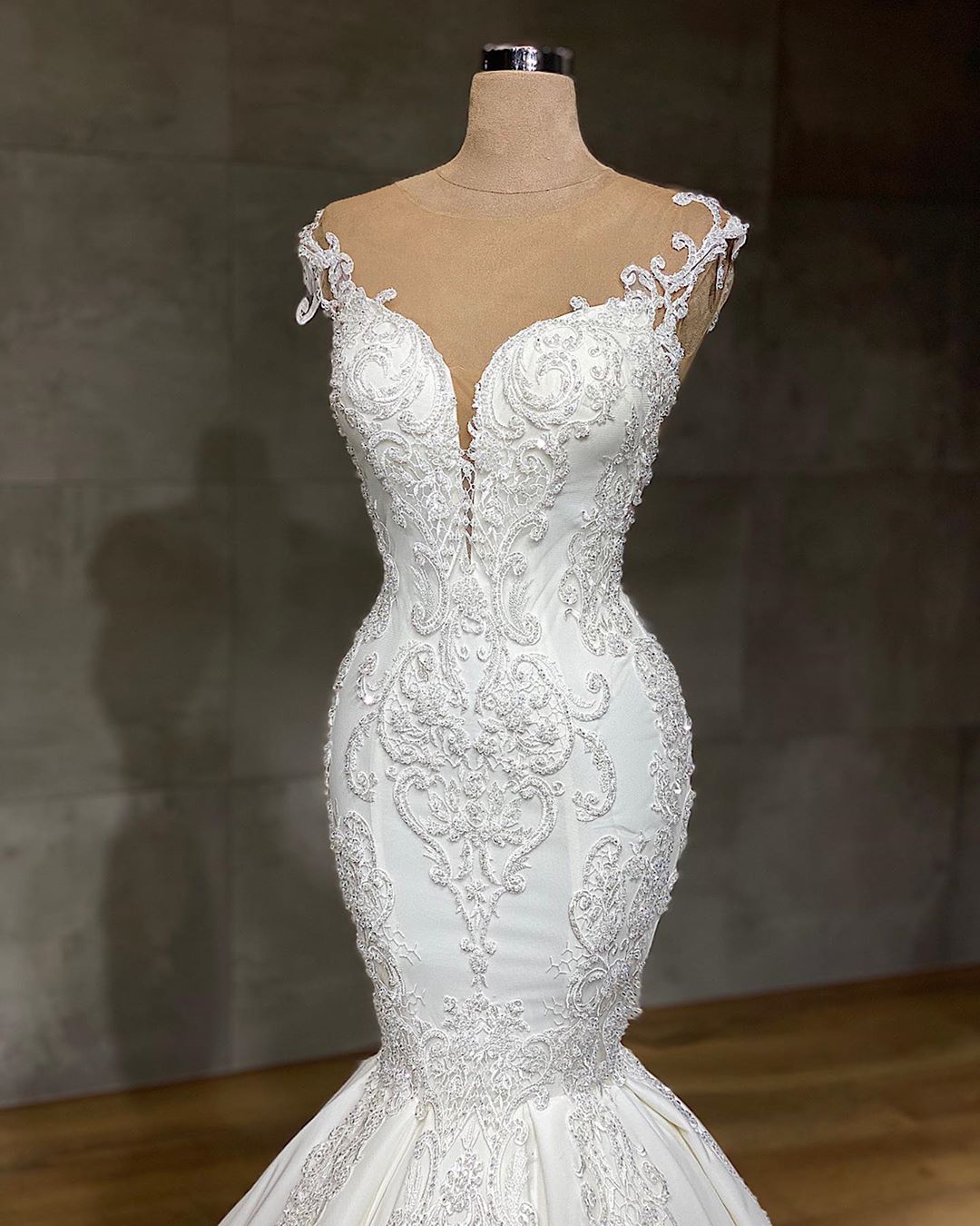 Lace Sweetheart V-Neck Sleeveless Mermaid Wedding Dress with Appliques BM bride
