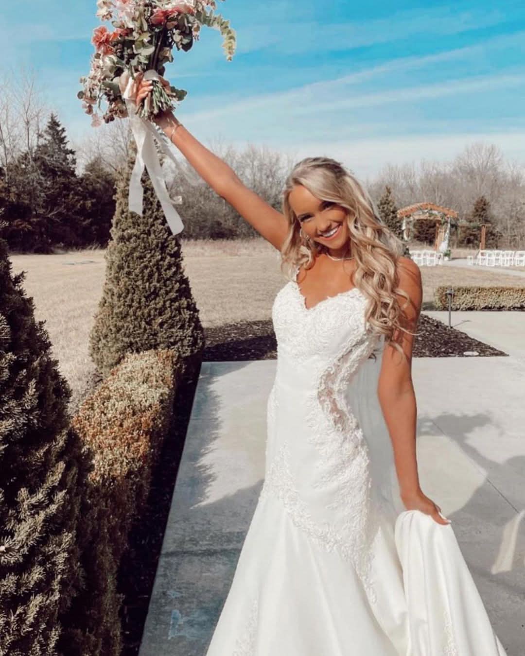 Sexy Spaghetti Strap V-Neck Floor-Length Mermaid Wedding Dress with Lace Appliques BM bride