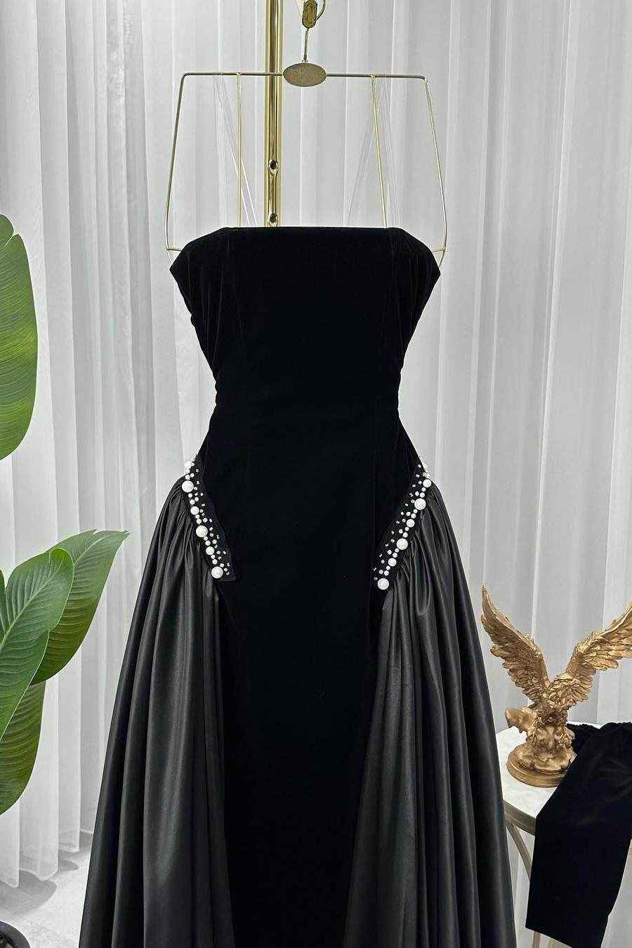 Black Strapless Sleeveless Long Prom Dress With Pleated Beading