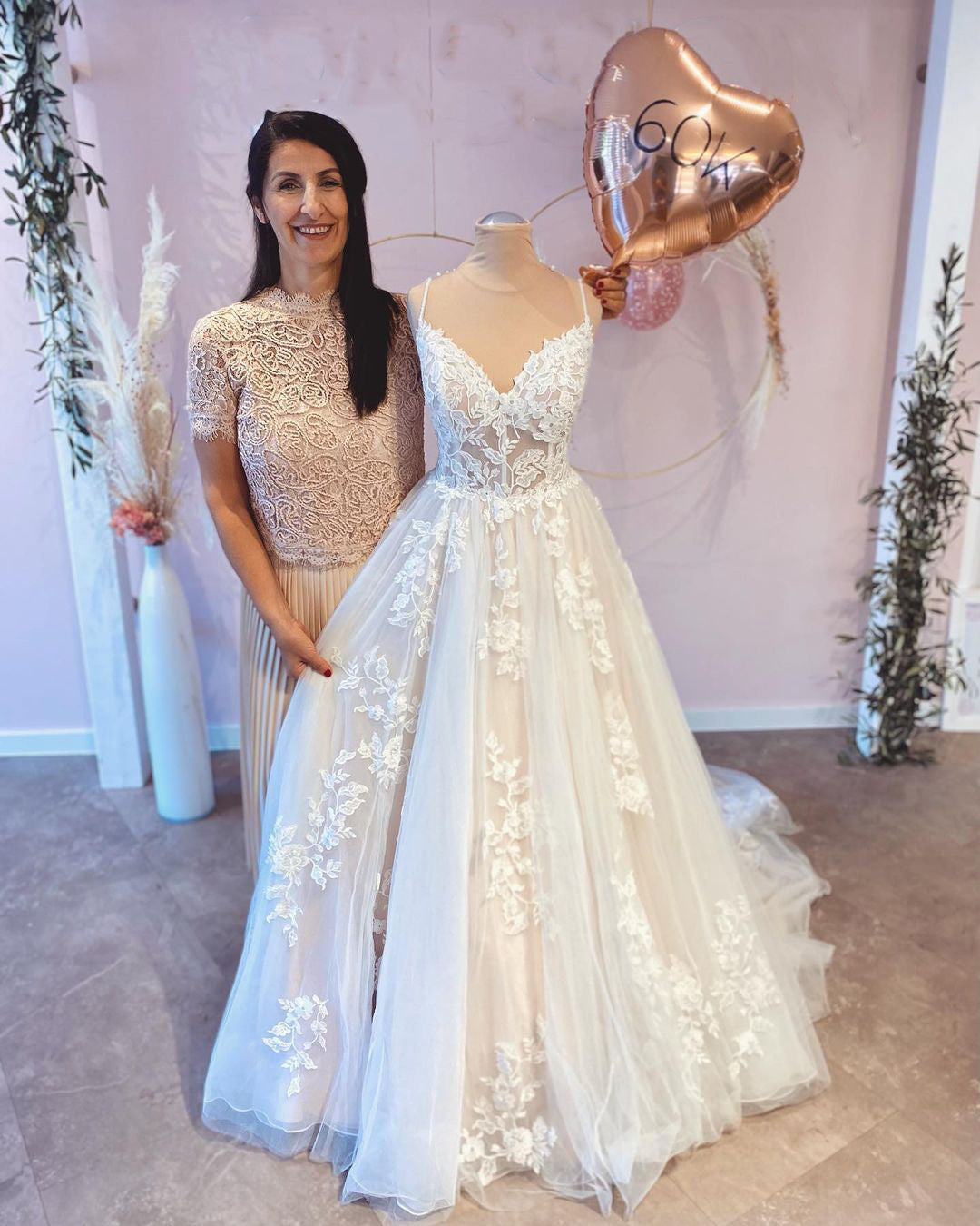 Vintage Spaghetti Straps A-Line Wedding Dress With Train Appliques Lace BM bride