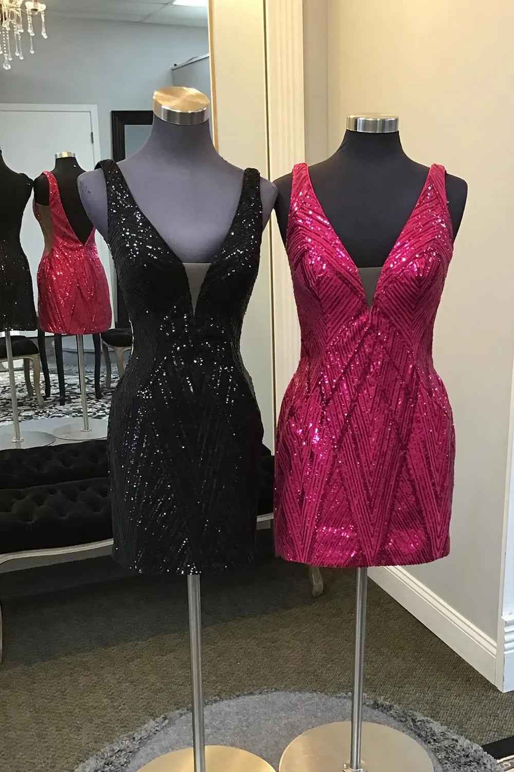 Sparkly Black V-Neck Tight Short Homecoming Dress with Sequins