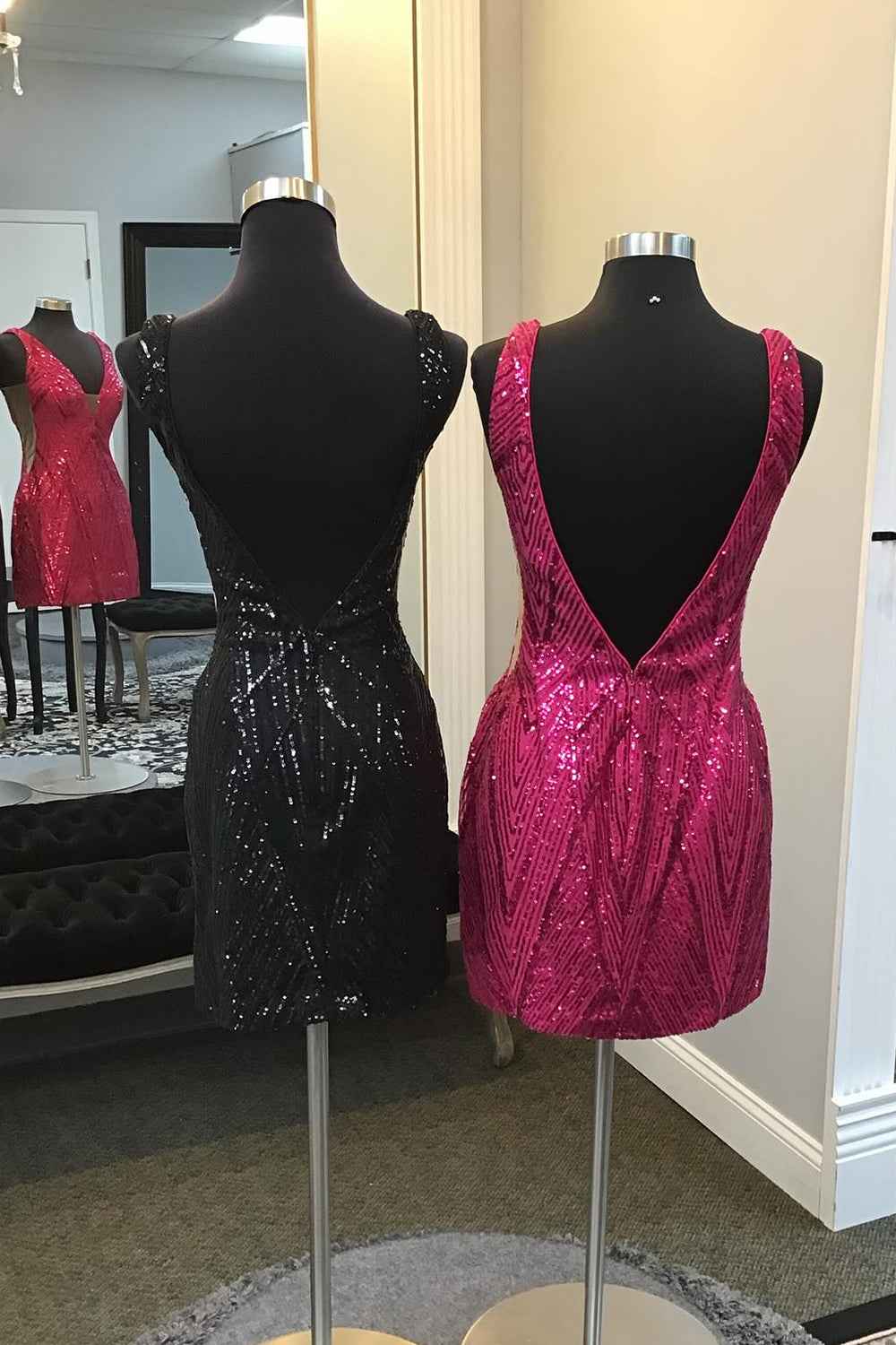 Sparkly Black V-Neck Tight Short Homecoming Dress with Sequins