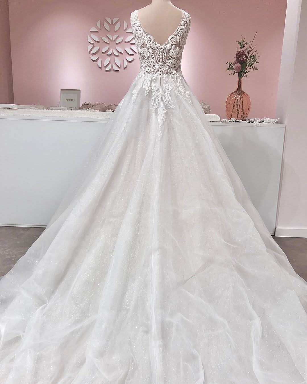 Vintage A-Line Deep V-Neck Backless Ruffle Wedding Dress with Tulle and Lace Appliques BM bride