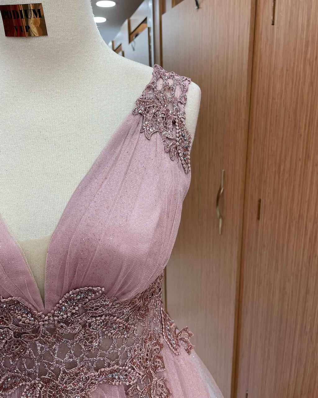Dusty Pink Sleeveless A Line Prom Dress Tulle Long With Appliques V Neck