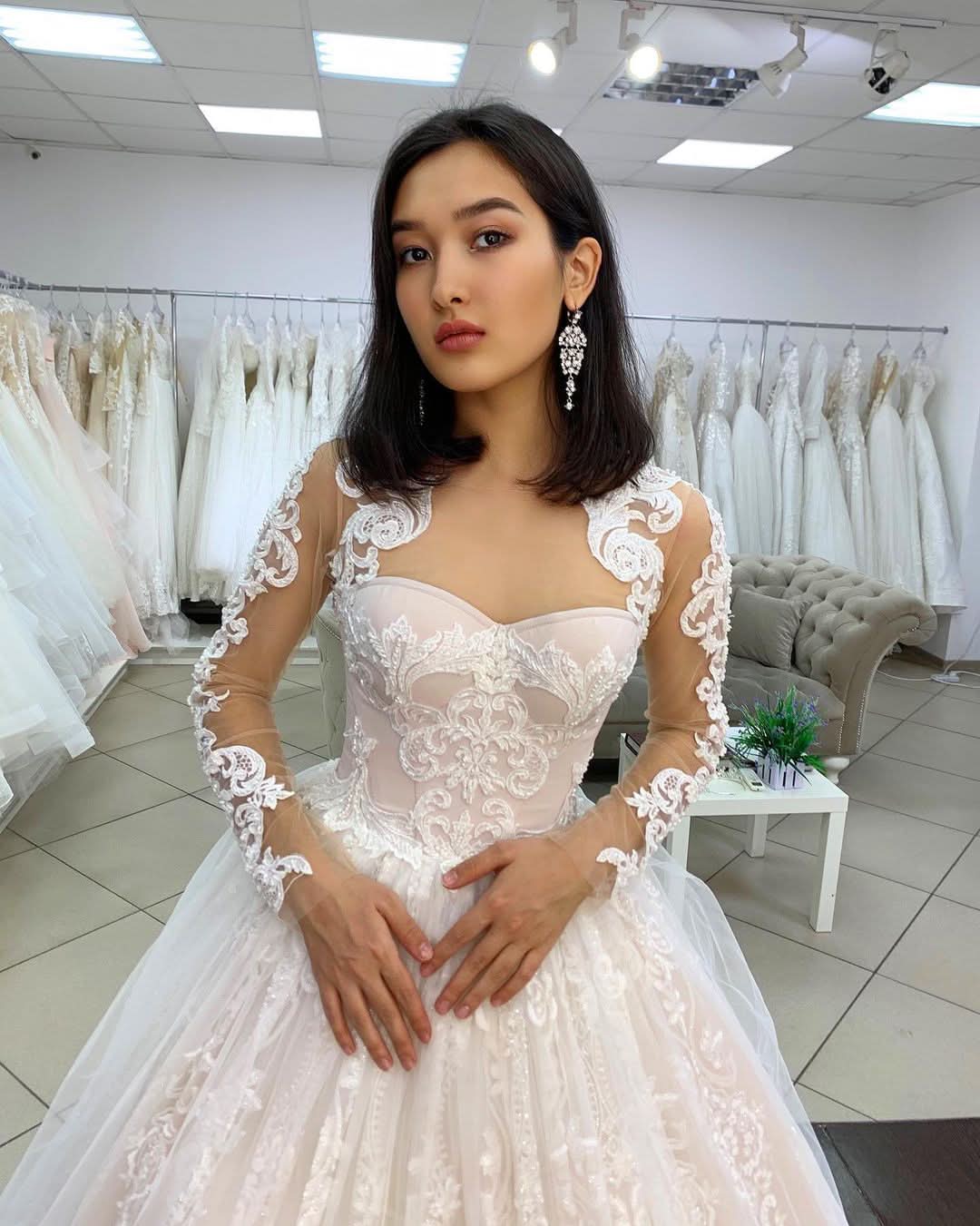 Princess Off-the-shoulder Wedding Dress Long Sleeves Tulle BM bride