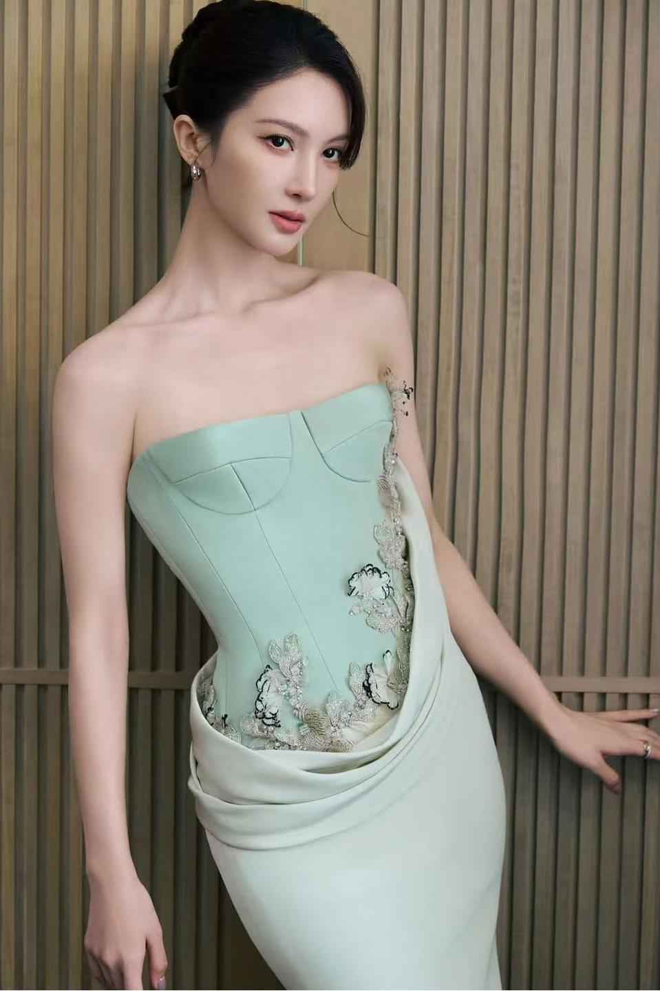 Strapless Sleeveless Long Mermaid Prom Dress With Pleated Appliques