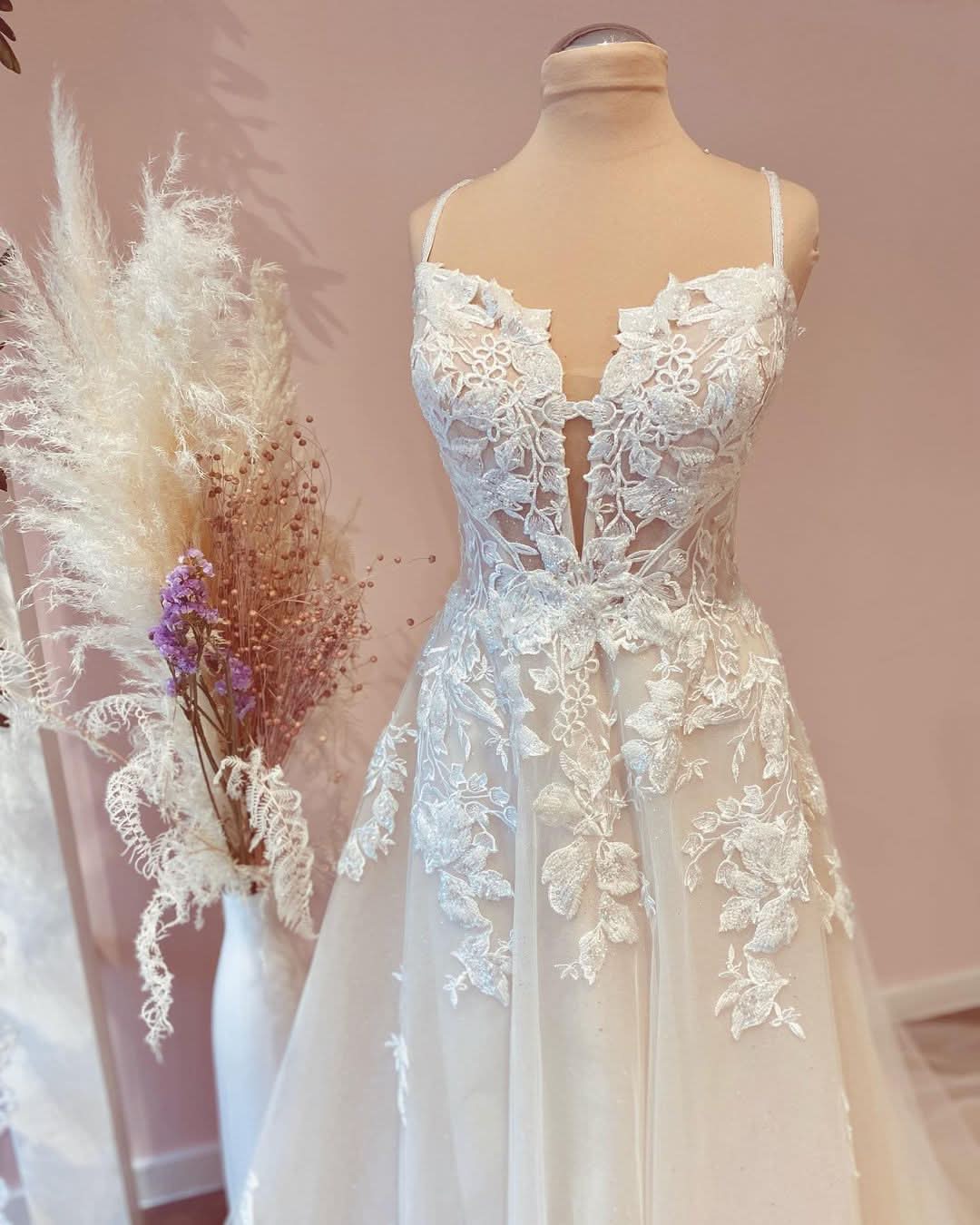 A-line Spaghetti-Straps Wedding Dress With Lace Appliques Tulle BM bride
