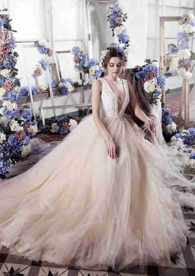 Sparkling A-Line/Princess Tulle Wedding Dress with V-Neck and Dazzling Sequins Court Train BM bride