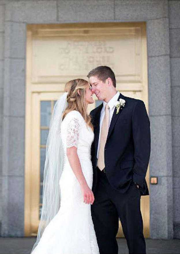 Elegant Bateau Neckline Sheath/Column Lace Wedding Dress with Long/Floor-Length Skirt BM bride