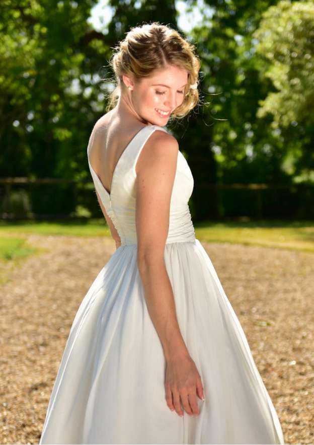 Charming Knee-Length A-Line/Princess Chiffon Wedding Dress with V-Neckline and Pleated Details BM bride