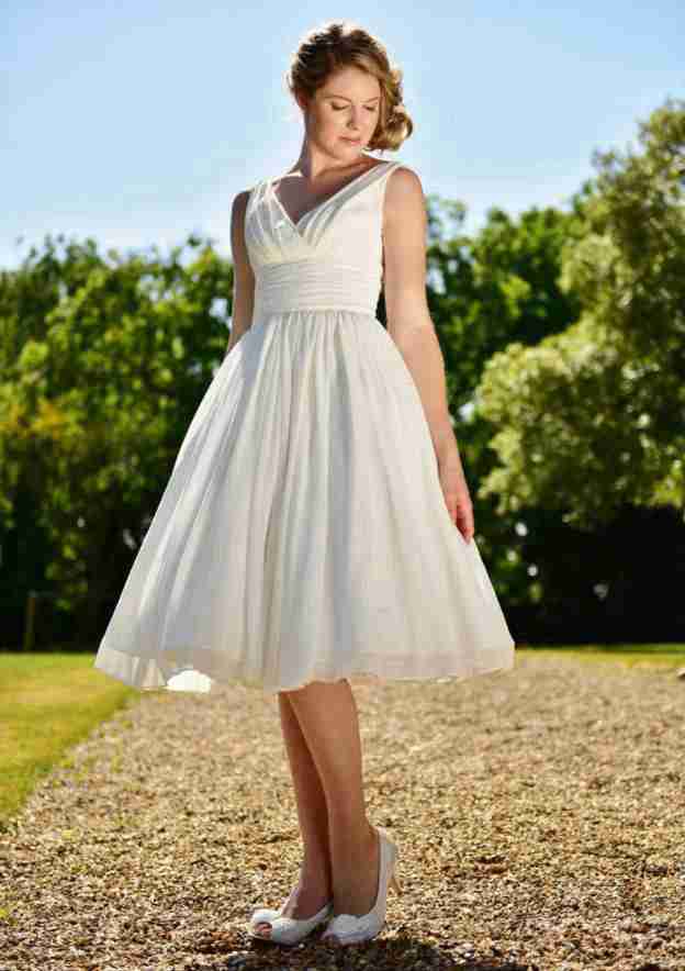 Charming Knee-Length A-Line/Princess Chiffon Wedding Dress with V-Neckline and Pleated Details BM bride