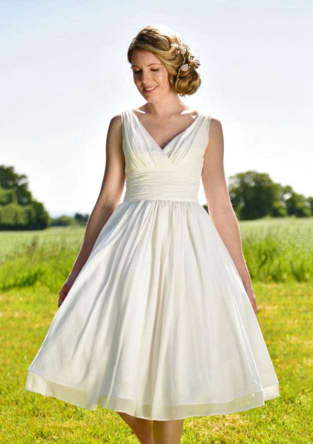 Charming Knee-Length A-Line/Princess Chiffon Wedding Dress with V-Neckline and Pleated Details BM bride
