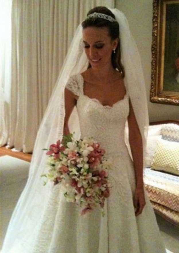 Timeless Square Neckline Sleeveless A-Line/Princess Lace Court Train Wedding Dress with Zipper and Appliques BM bride