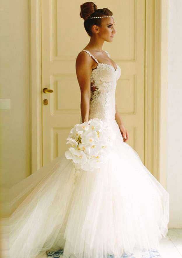 Sophisticated Trumpet/Mermaid Lace Wedding Dress with Sweetheart Neckline and Elegant Court Train with Appliqueds BM bride