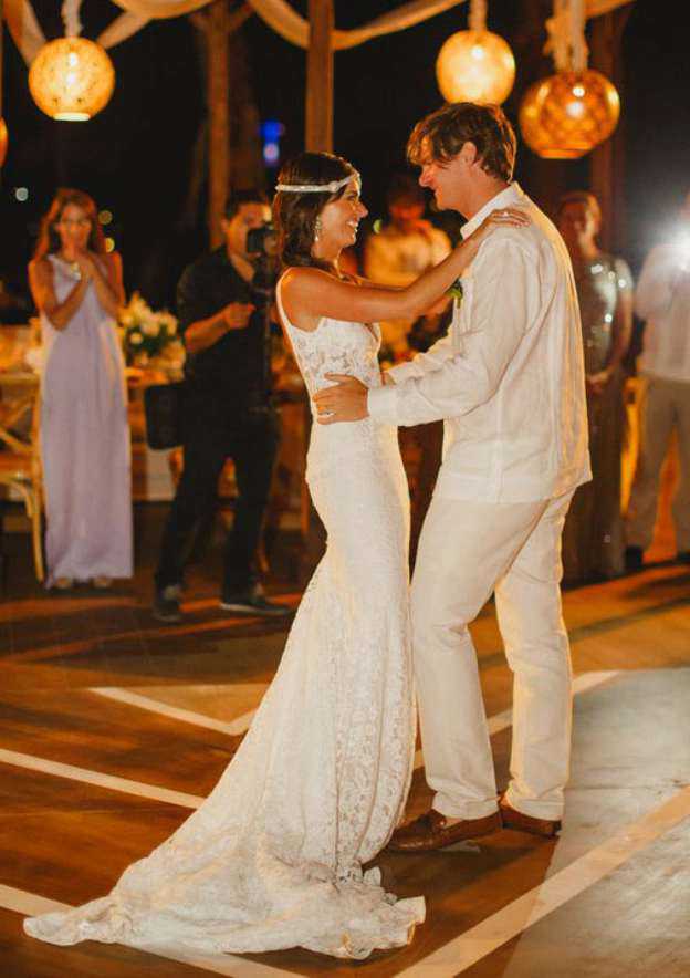 Elegant Trumpet/Mermaid Lace Wedding Dress with V-Neck and Pleated Detailing BM bride