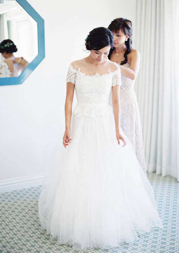 Classic Scoop Neck A-Line/Princess Tulle Wedding Dress with Long/Floor-Length Skirt and Lace Accents BM bride