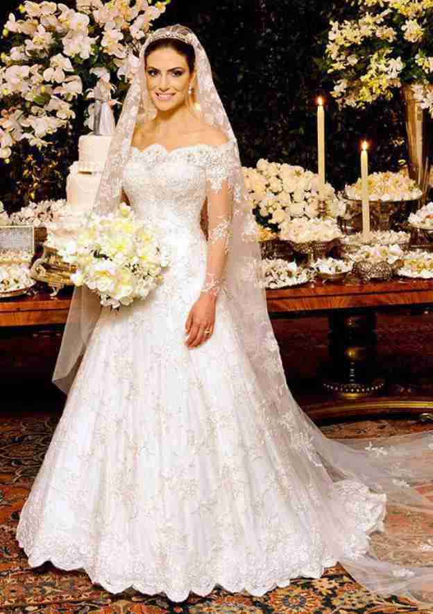 Chic Off-The-Shoulder Lace A-Line/Princess Wedding Dress with Court Train BM bride