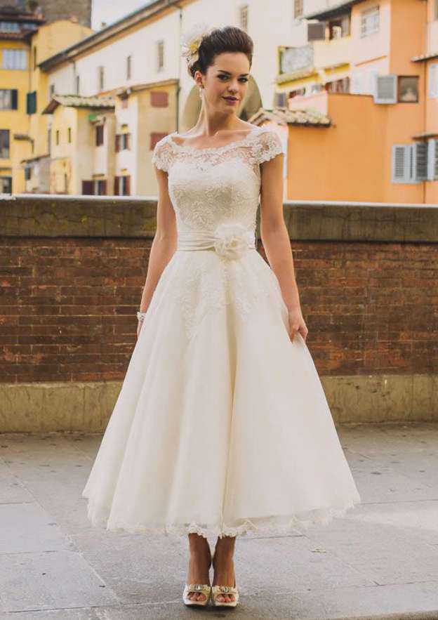 Elegant A-Line/Princess Scoop Neck Tea-Length Tulle Wedding Dress with Delicate Appliqued Flowers BM bride