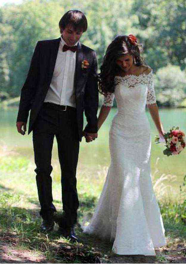 Timeless Lace Trumpet/Mermaid Wedding Dress with Off-the-Shoulder Design and Court Train with Appliqued BM bride
