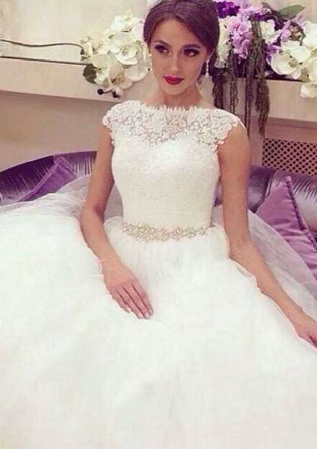 Elegant Tulle Wedding Dress: A-Line/Princess Bateau Court Train with Delicate Lace BM bride