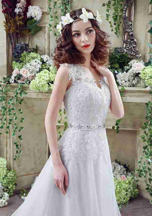 Graceful Lace V-Neck Tulle A-Line/Princess Wedding Dress with Court Train BM bride