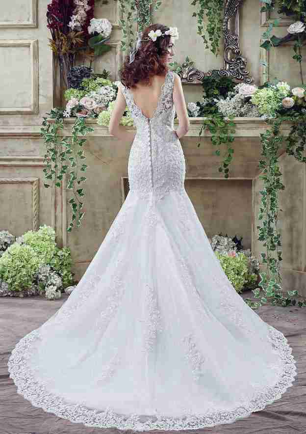 Elegant Lace Sheath/Column Tulle Bateau Wedding Dress with Court Train BM bride