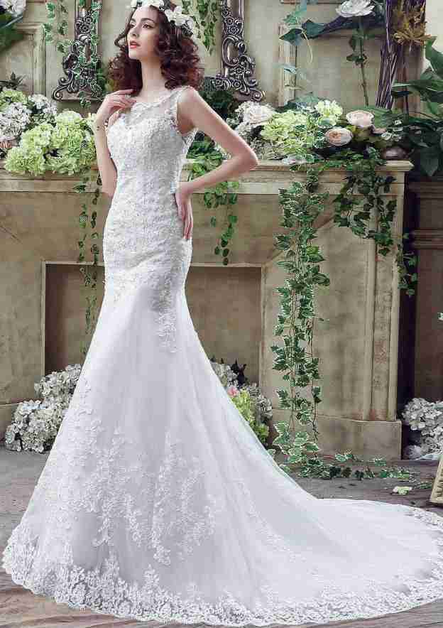 Elegant Lace Sheath/Column Tulle Bateau Wedding Dress with Court Train BM bride