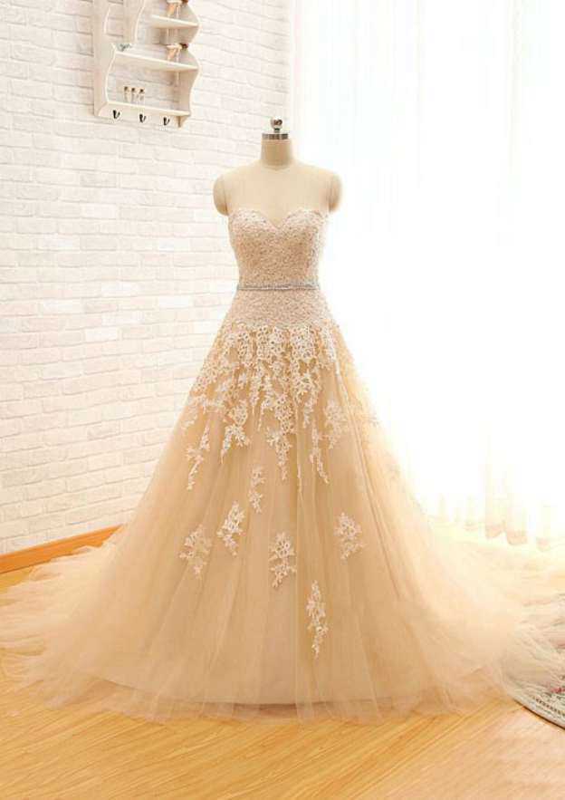 Appliqued Lace A-Line/Princess Wedding Dress with Bateau Neckline and Court Train BM bride