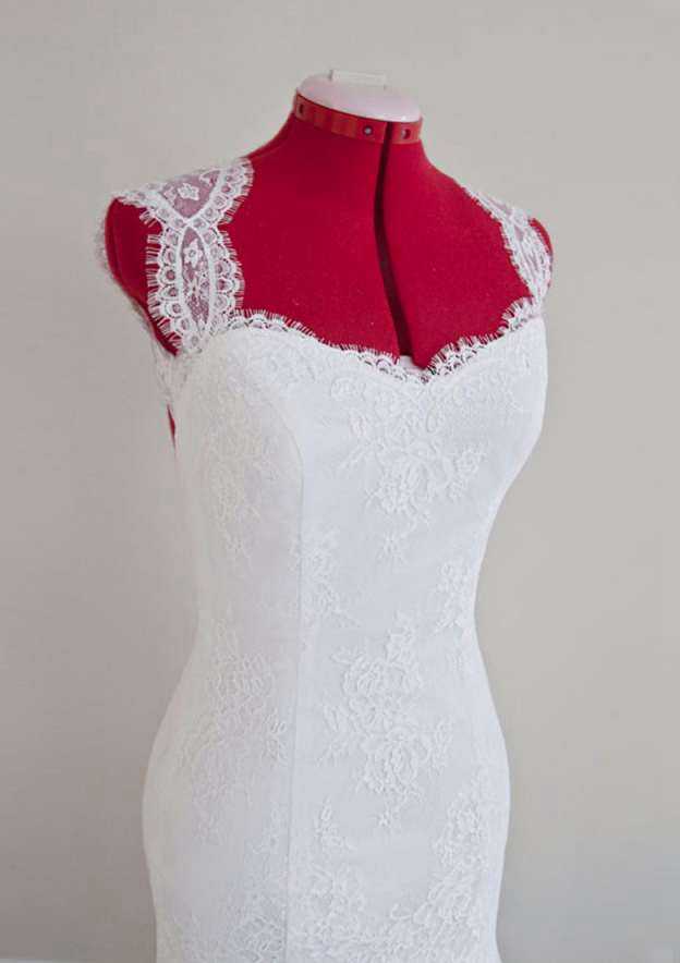 Romantic Sweetheart Short/Mini Lace Wedding Dress in Sleek Sheath/Column Design BM bride