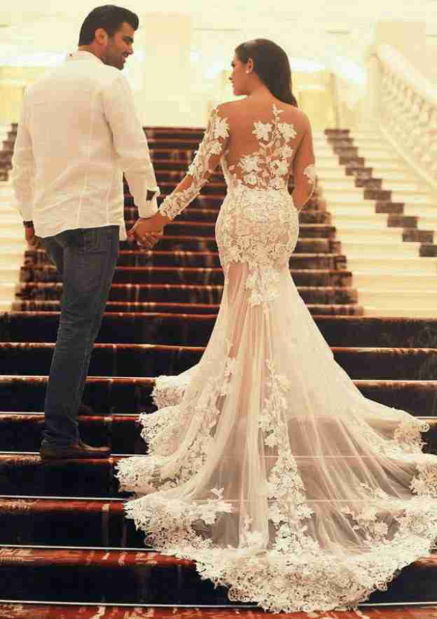 Sophisticated Sweep Train Trumpet/Mermaid Wedding Dress with Full-Length Sleeves, Sweetheart Neckline, and Side Zipper Closure, Detailed with Appliqued Tulle BM bride