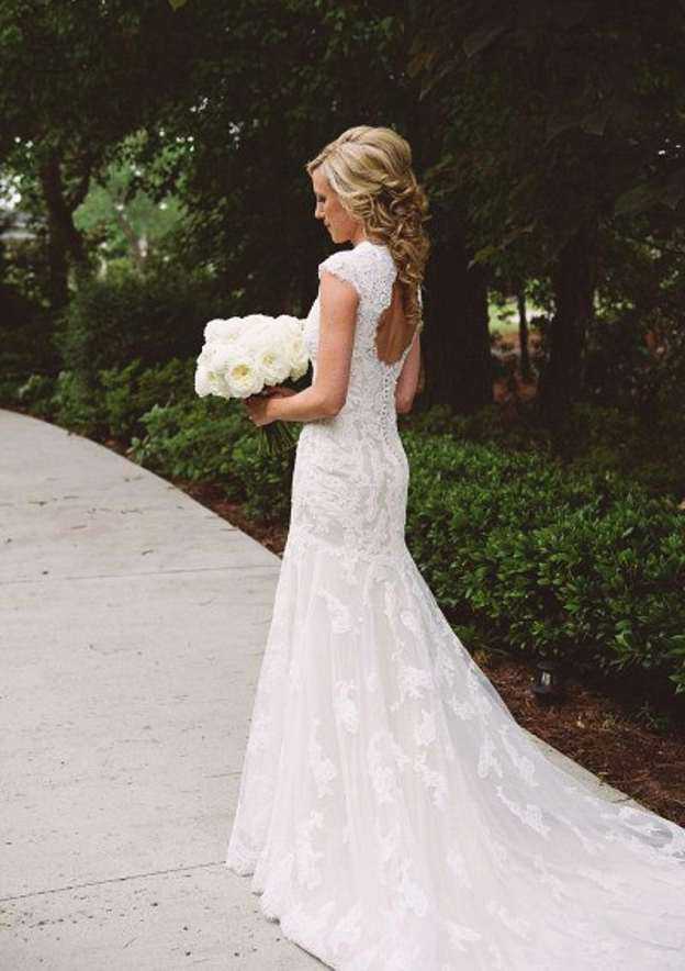 Charming Lace Sheath/Column Wedding Dress with Scoop Neck and Court Train BM bride