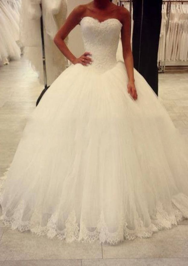 Appliqued Sleeveless Ball Gown Wedding Dress with Sweetheart Neckline and Sweep Train in Tulle BM bride