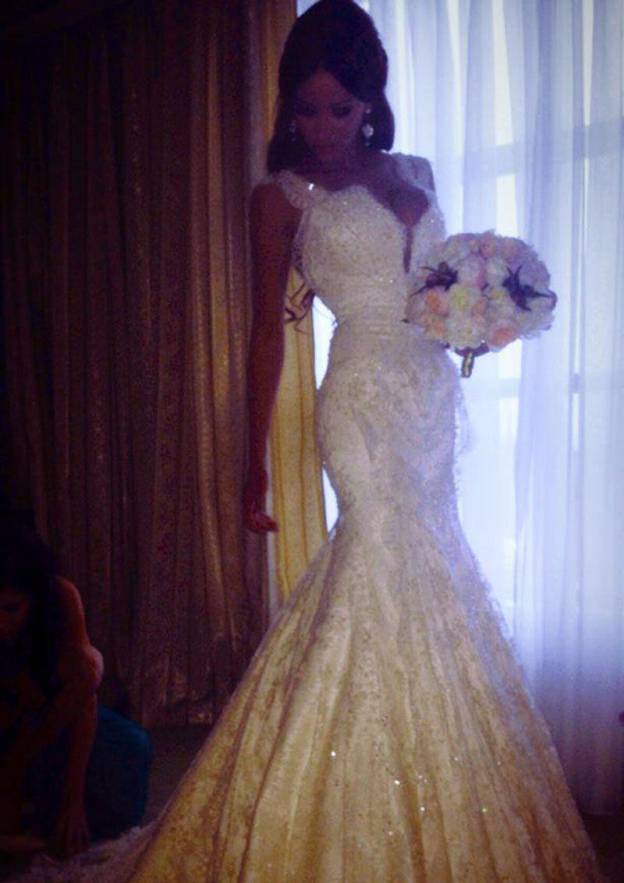Stylish Trumpet/Mermaid Scalloped Neck Sleeveless Sweep Train Lace Wedding Dress with Applique Details BM bride