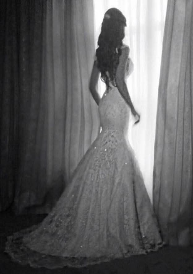 Stylish Trumpet/Mermaid Scalloped Neck Sleeveless Sweep Train Lace Wedding Dress with Appliqued Details BM bride