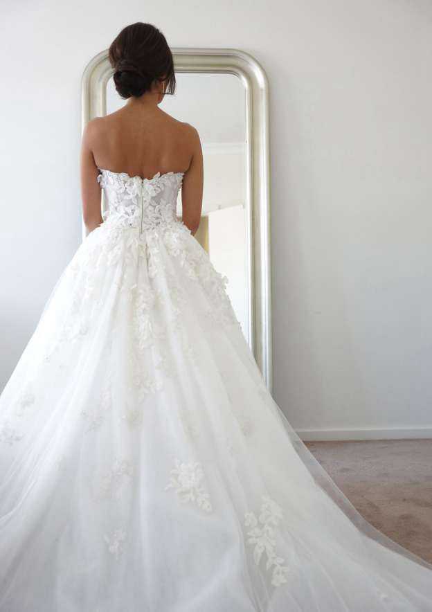 Charming Ball Gown Sweetheart Cathedral Train Tulle Wedding Dress with Appliqued Beading BM bride