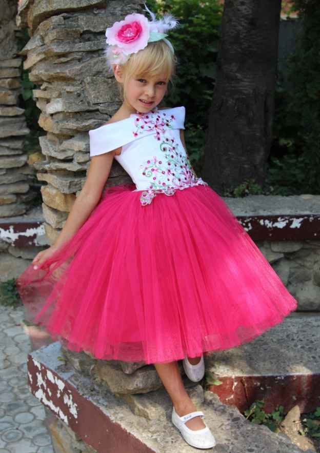 Lovely Tulle Bateau Neck Knee-Length Ball Gown Flower Girl Dress with Appliqued BM bride