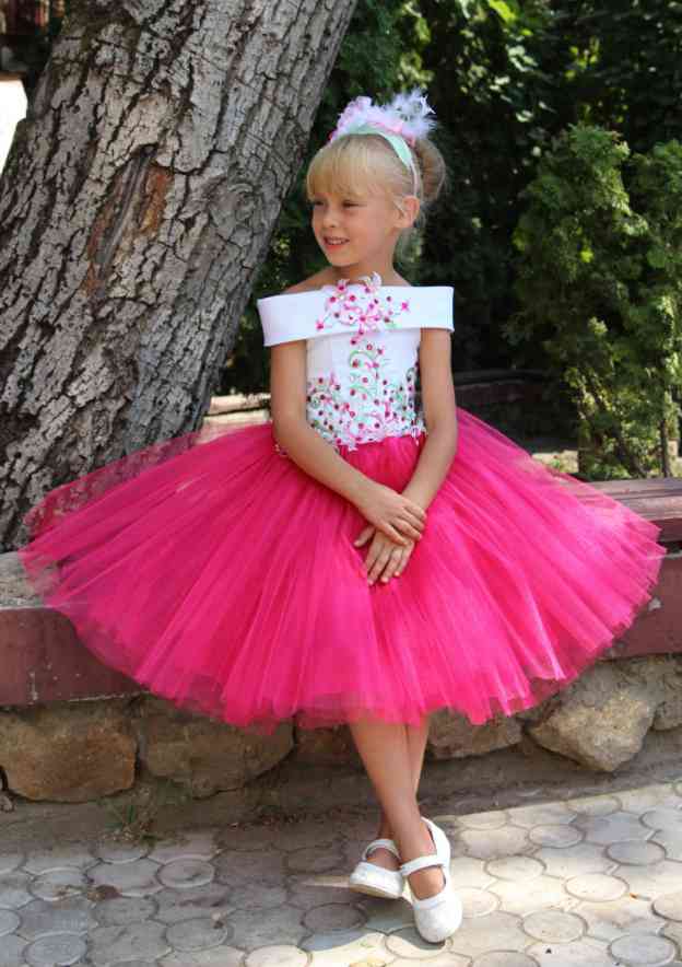 Lovely Tulle Bateau Neck Knee-Length Ball Gown Flower Girl Dress with Appliqued BM bride