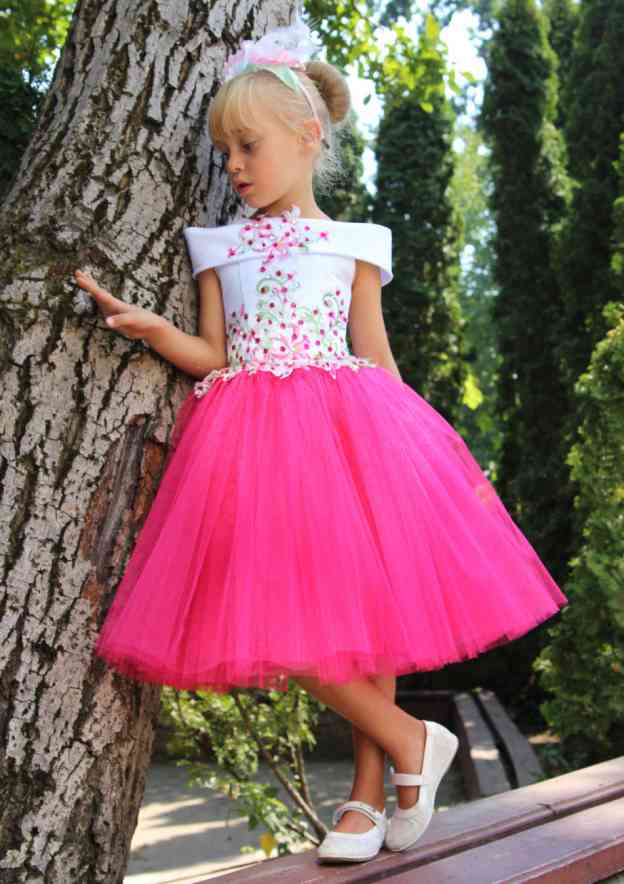 Lovely Tulle Bateau Neck Knee-Length Ball Gown Flower Girl Dress with Appliqued BM bride
