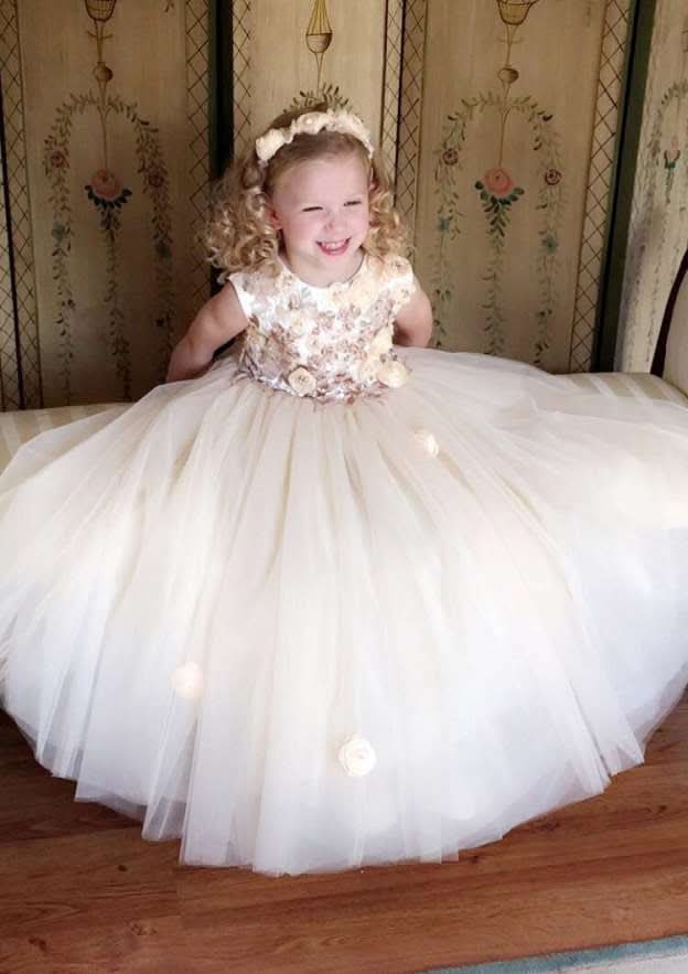 Graceful Tulle Bateau Neck Floor-Length A-line Flower Girl Dress with Appliqued BM bride