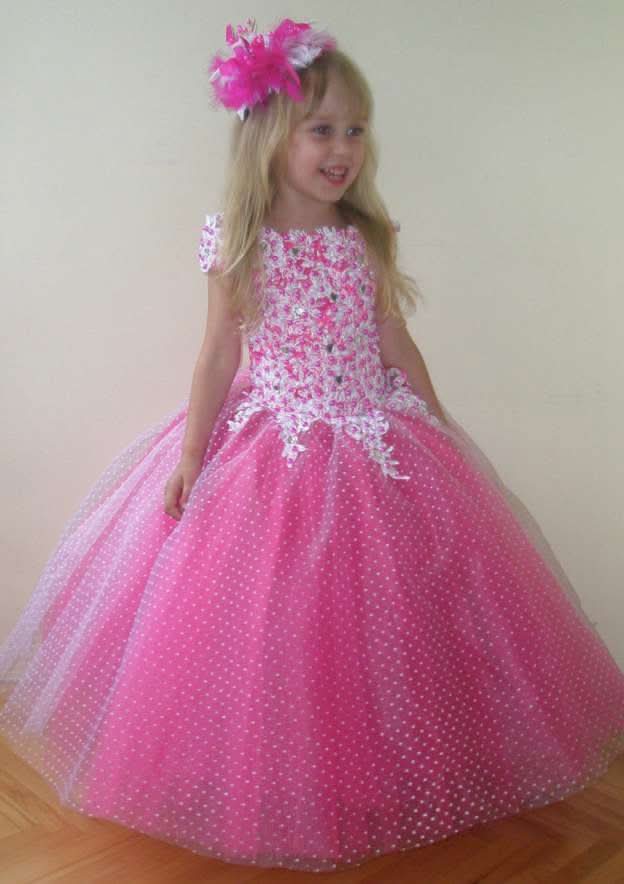 Graceful Tulle Bateau Neck Floor-Length Ball Gown Flower Girl Dress with Appliqued BM bride