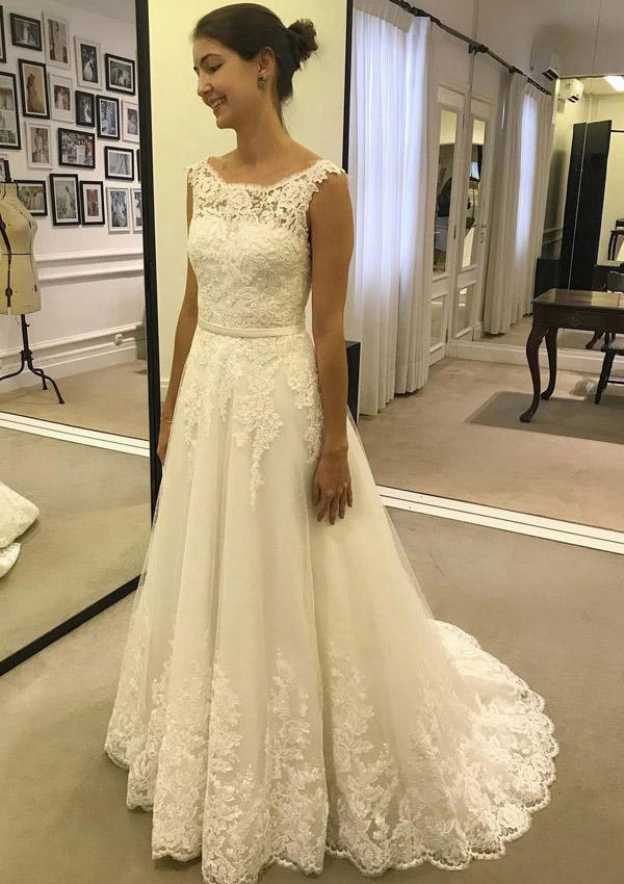 Sleeveless Court Train Tulle Wedding Dress with Appliqued Hem, A-Line/Princess Bateau BM bride