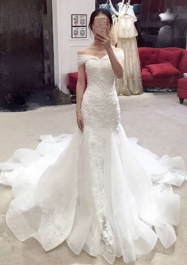 Sleeveless Chapel Train Tulle Wedding Dress with Lace Applique, Sheath/Column Off-the-Shoulder BM bride