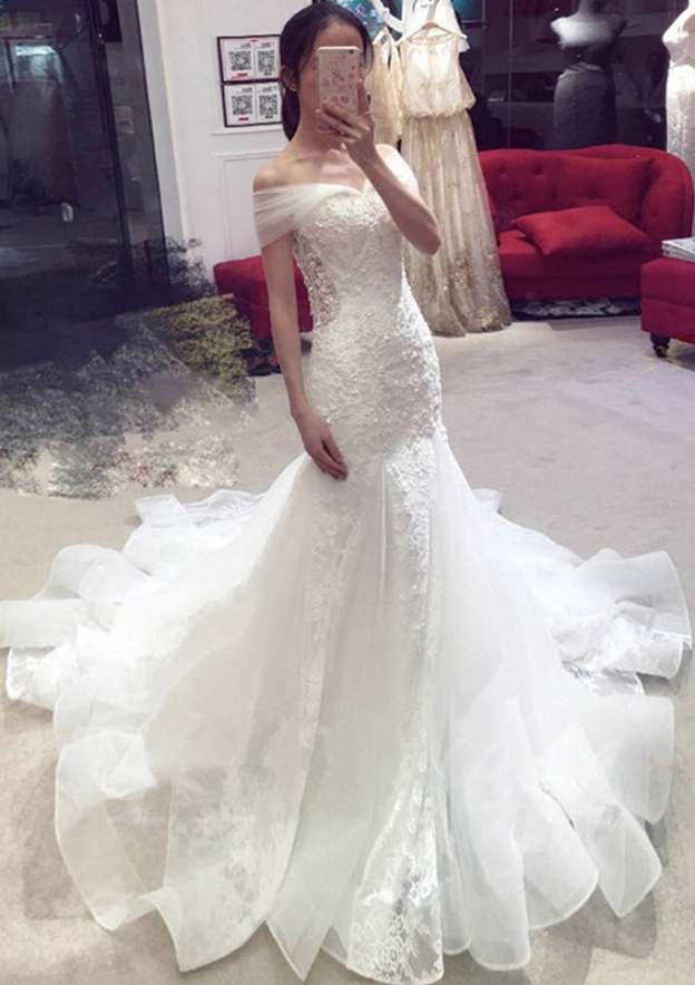Sleeveless Chapel Train Tulle Wedding Dress with Lace Appliqued, Sheath/Column Off-the-Shoulder BM bride