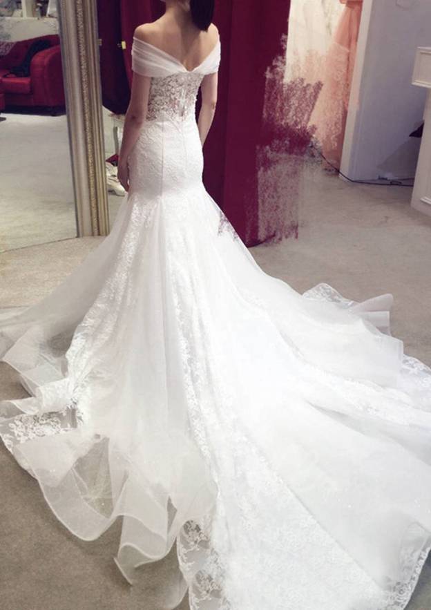 Sleeveless Chapel Train Tulle Wedding Dress with Lace Appliqued, Sheath/Column Off-the-Shoulder BM bride