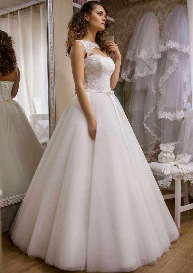 Bowknot Lace A-Line/Princess with Bateau Neckline and Sleeveless Design, Long Floor-Length Tulle BM bride
