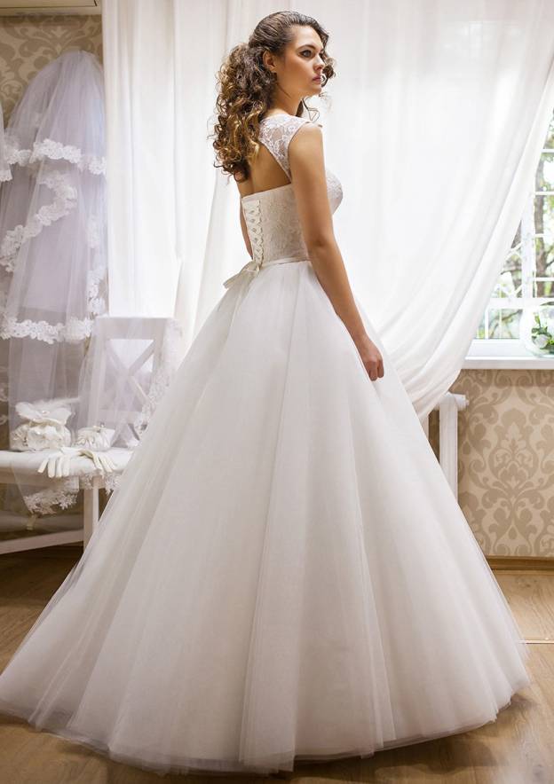 Bowknot Lace A-Line/Princess with Bateau Neckline and Sleeveless Design, Long Floor-Length Tulle BM bride