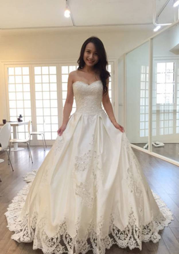 Hem Appliqued Sweetheart Sleeveless Ball Gown Wedding Dress with Satin Chapel Train BM bride