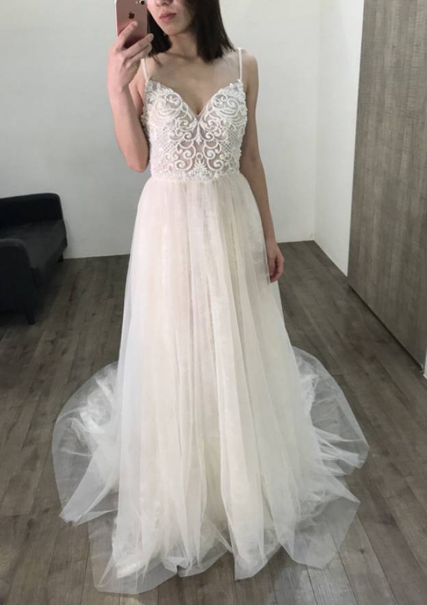 Lace Sweetheart Sleeveless Wedding Dress with Court Train for A-Line Silhouette, Ideal for Garden/Outdoor Weddings BM bride