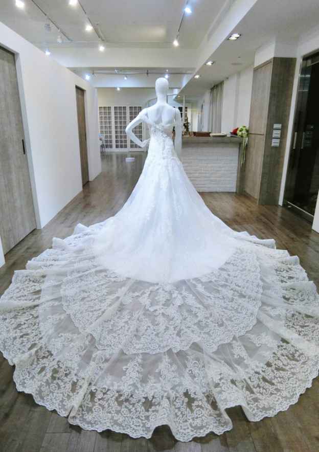 Beaded Appliqued Off-The-Shoulder Lace Wedding Dress with Cathedral Train and Sleeveless Design BM bride